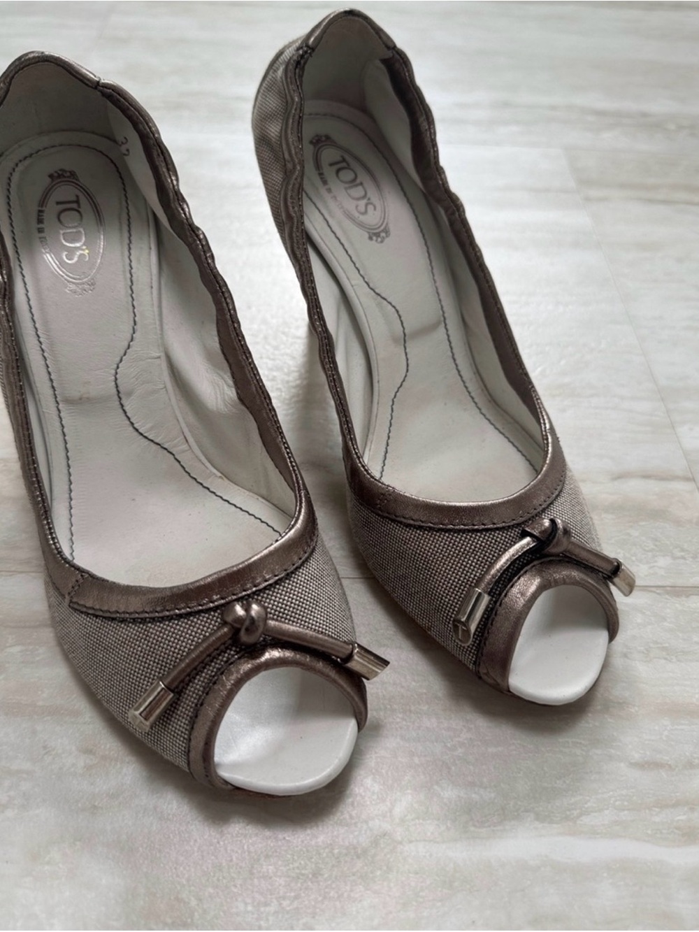 TOD'S Bronze Metallic Peep-Toe Heels with Bow Accent, Size 37, EUC